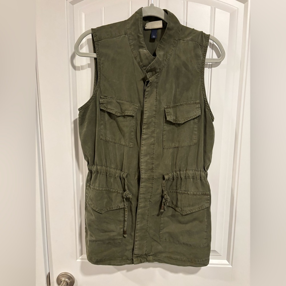 Universal Thread cargo vest, size L
